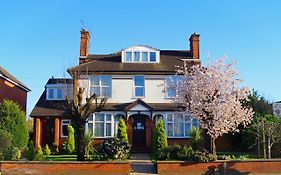 Ricky Road Guest House - Premium